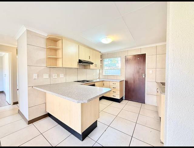 2 BEDROOM HOUSE FOR SALE IN BRYANSTON